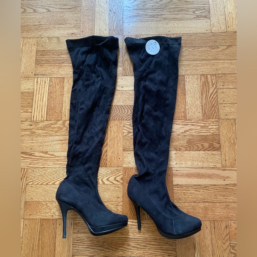 High heel/Knee High Boots